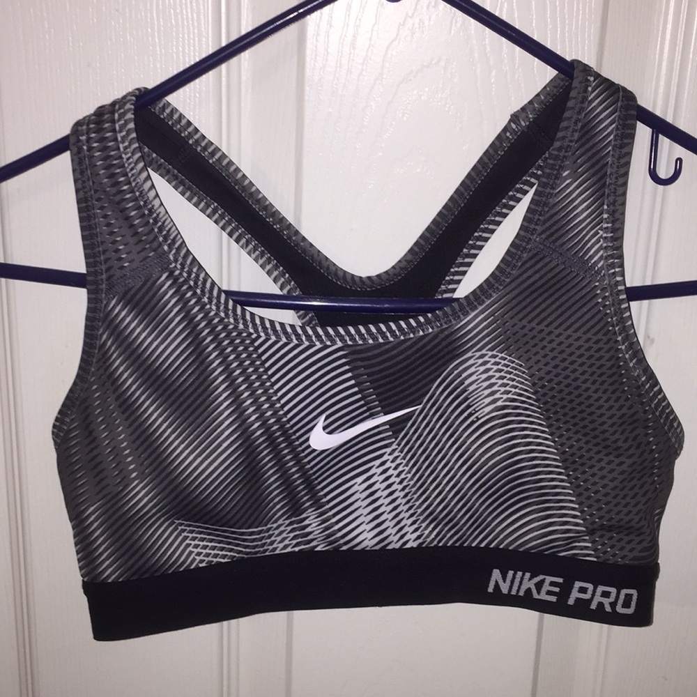 Nike pro sports bra